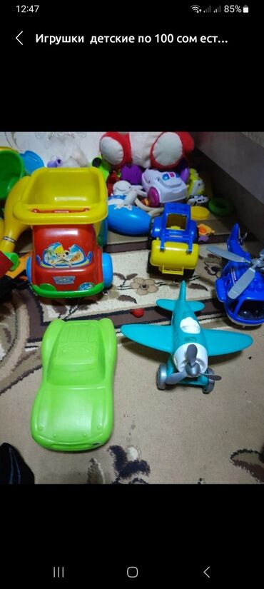 детская педальная машинка: Продаю игрушки очень много за 1000 сом штук 20 игрушек
