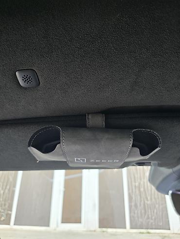 prius salon: ZEEKR avtomobilləri üçün günəşlik üzərinə quraşdırılan eynəklik qabı — 4