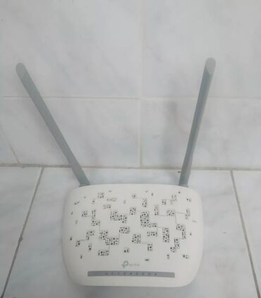 Planşetlər: TP-Link Wi‑Fi router - Model: TP-Link (etiketdə “Archer/TP-Link”