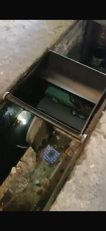 Yaglama ucun relsli qazan. Relsin uzunlugu 5 metr. Eni 70 sm. yamanin
