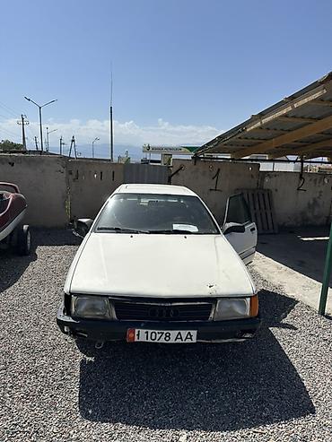 аудио касеты: Audi 100: 1988 г., 1.8 л, Механика, Бензин, Седан — 1