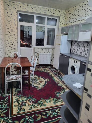 Uzunmüddətli kirayə mənzillər: Avtovagzal metrosuna yaxın, 17 mərtəbəli binanın 13-cü mərtəbəsində,3 — 5