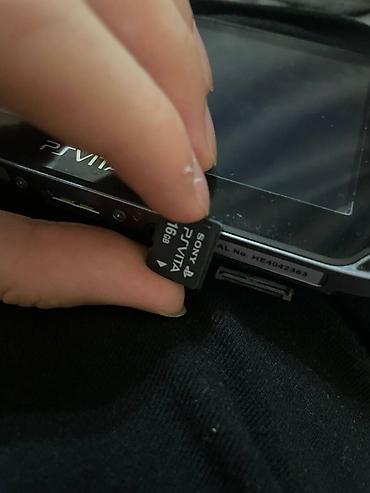 Видеоигры и приставки: PS Vita (PCH-1000) + карта памяти 16 ГБ + картридж игры - Портативная — 2