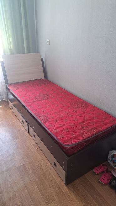 деревянный кровать: Односпальная Кровать