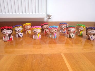 Figurice i makete: Ručno rađene dekorativne figurice devojčica sa venčićima od cveća – — 11