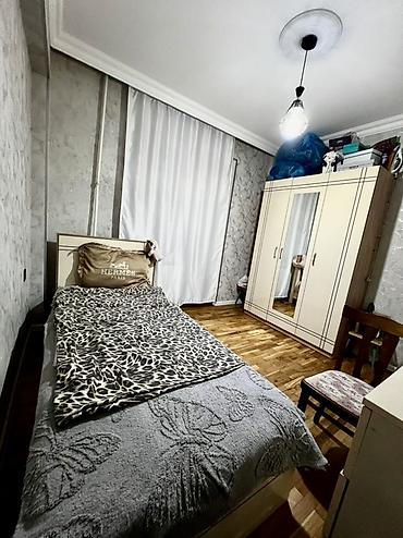 tək çarpayı: Tək otaq kirayeye verilir . Ev 5 otaqlı evdir 5 xanım qalır1 xanım — 1