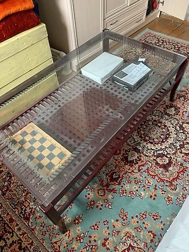 table study: Журнальный столик со стеклянной столешницей На стекле есть скол — 2