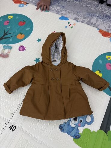 детский пальто: Детская куртка-пальто с капюшоном для девочки.Италия.На рост 68см