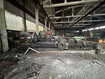 Токарные станки: Массивный металлообрабатывающий токарный станок с прочной станиной — 4