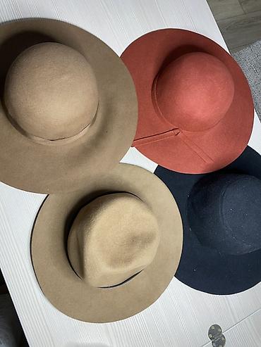 Наборы украшений: Набор женских аксессуаров Состав: - Перчатки: - Классические — 5