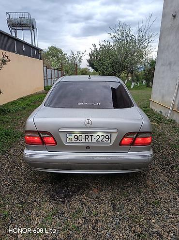 Mercedes-Benz: Mercedes-Benz E-Class: 2.4 l | 2000 il Sedan — 2