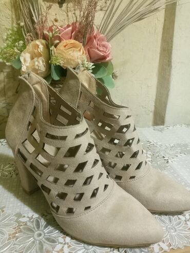 детские резиновые сапоги: Ölçü: 39, rəng - Bej, İşlənmiş lalafo.az -da детские резиновые сапоги: Ölçü: 39, rəng - Bej, İşlənmiş