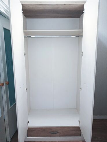 Шкафы для одежды: Шкаф для одежды, Б/у, Прямой — 3