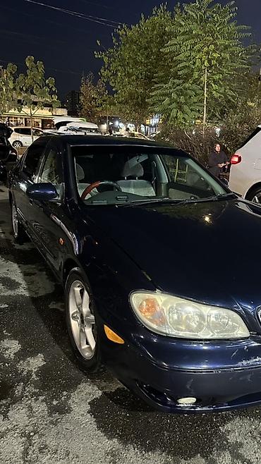 Nissan Cefiro 2002г .Седан бизнес‑класса темно‑синего цвета. Мотор