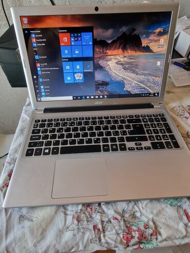 Acer: Acer laptop u srebrnoj boji, pogodan za svakodnevnu upotrebu. Tanak — 6