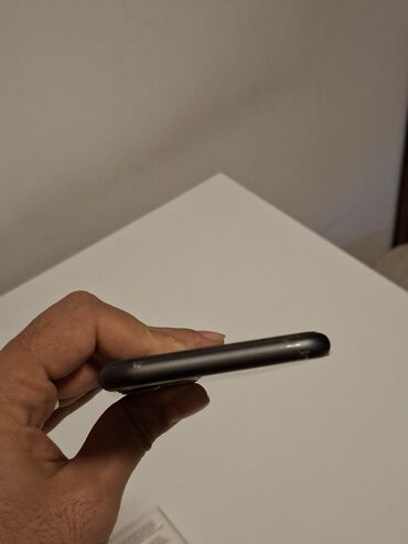 Apple iPhone: IPhone 11, 128 GB, Qara, Face ID — 9