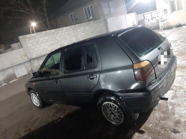 авто из: Volkswagen Golf: 1993 г., 1.6 л, Механика, Бензин, Хэтчбэк