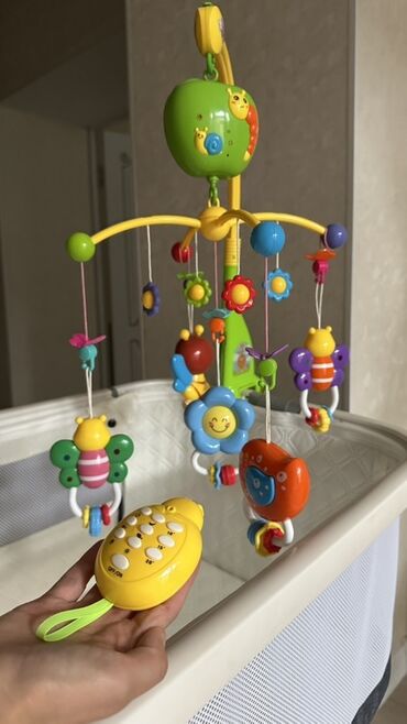 навесные игрушки на кроватку: Музыкальный мобиль для детской кроватки с пультом дистанционного