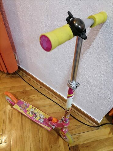 Trotineti, skejtbordovi i hoverbordovi: Trotinet za decu dobar jak na dva silikoska točka. Baš dobar — 5