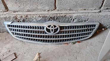 решетка 221: Решетка радиатора Toyota 2003 г., Б/у, Оригинал — 1