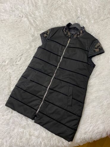 женские удлиненные жилетки: Jiletka, 44 razmer. Boynunda qaşların birazı tökülüb. Başqa problemi