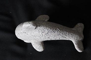 box: STARA GIPSANA FIGURA DELFINA | Stara gipsana figura delfina, dužine — 3