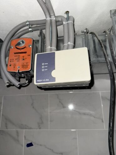 аксессуары для серверных шкафов delta electronics: Модуль управления MDY-1C-R3 представляет собой компактное устройство в