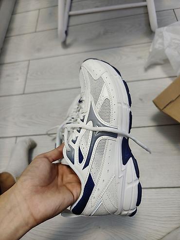 Кроссовки Mizuno (белые с темно‑синими и серыми вставками) оригинал не