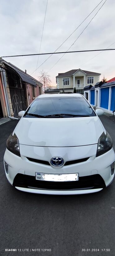prius bolt: Toyota Prius: 1.8 l | 2013 il Hetçbek