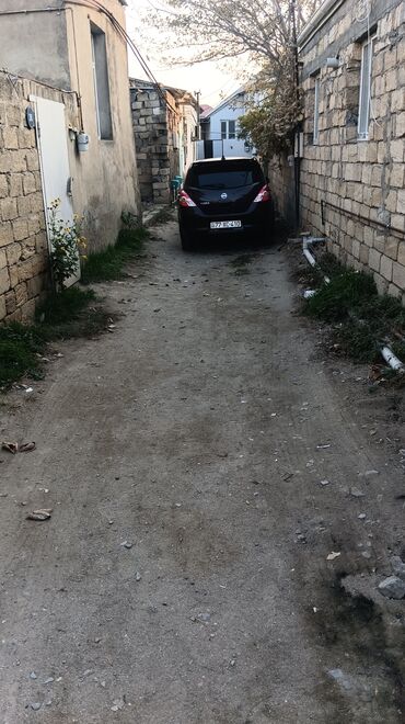 Giriş qapıları: Köhne Corat merkeze çox yaxın denize yaxın heyet evi🏡🏡 4 otaq iki — 3