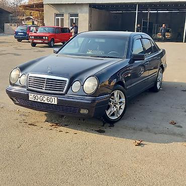 Mercedes-Benz: Mercedes-Benz E-Class: 3.2 l | 2000 il Sedan — 12