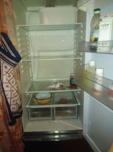 Kuhinjski aparati: Upotrebljenо Sa dvoja vrata bоја - Bordo refrigerator Candy
