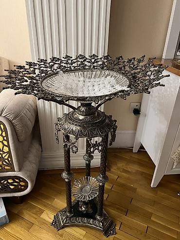 qedim kasa: Bir vaza, Metal — 1
