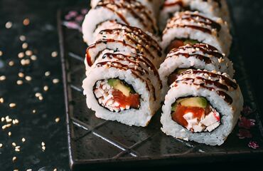 Готовые блюда, кулинария: Сеты роллов и суши - Тёплые роллы в хрустящей панировке: крупные — 36