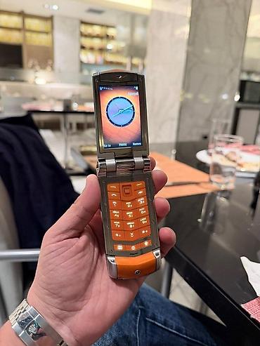 phone 4s: Vertu Constellation, rəng - Narıncı, Düyməli — 1