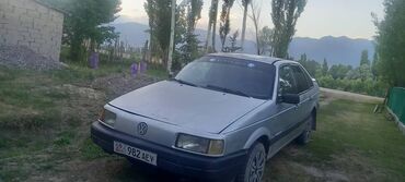 продажа авто в бишкеке и по всему кыргызстану: Volkswagen Passat: 1986 г., 1.8 л, Механика, Бензин, Седан