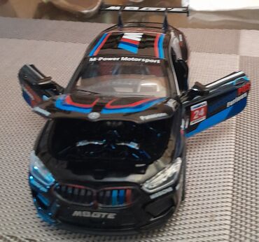 oyuncaq kran: Yeni BMW