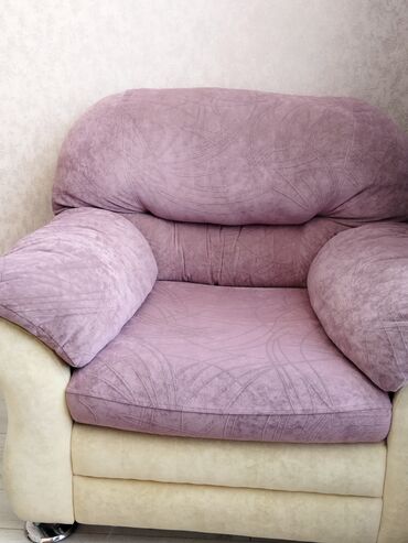 Диваны: Продаю диван 2 шт, кресло всё за 30000 сом. Большой диван