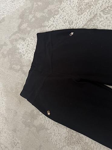 koncane pantalone: Helanka pantalone pune elastina.Sa dzepovima napred i pozadi.Pamuk — 3
