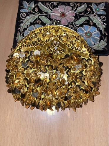 Çantalar: 1.Ziyafet və xususi gunlər üçün nəzərdə tutulmuş əl çantasidir. Temiz — 1