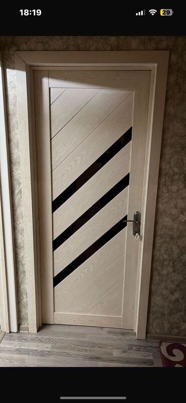 taxtanin kubunun qiymeti: Qapi 4 ededdir ölcusu 80/200 tecili satilir.Qiymeti biri 55 azn.Ünvan