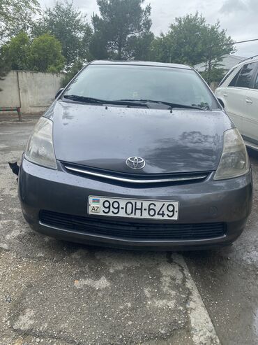 Toyota: Toyota Prius günü 30 manatdan, qalmamaq şərtilə, kirayəyə verilir