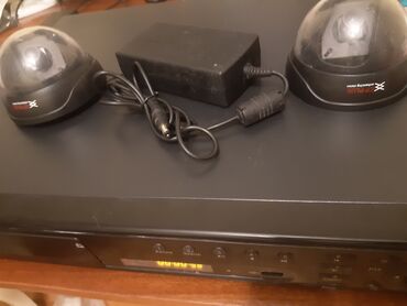Bu DVR təhlükəsizlik sistemi iki dome kamera ilə təchiz edilmişdir