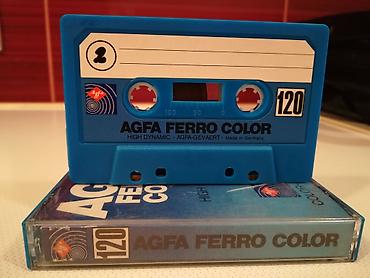 Kasete, CD i DVD: Agfa ferro color 120, plava, minimalno ispisana, zupci na mestu, 350 — 3