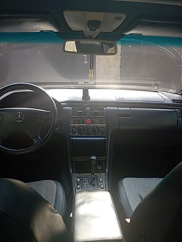 w210 lyuk: Mercedes-Benz E-Class: 2.3 l | 1998 il Sedan — 4