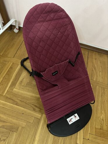 гамак для ванночки: Продаю шезлонг для малыша. Удобный, мягкий, с ремнями безопасности