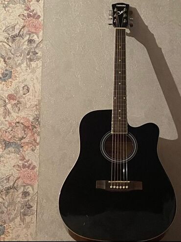 самая дешёвая гитара: СРОЧНО продаётся гитара от компании Yamaha F-300. Сама гитара сделано