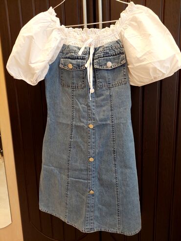 Gündəlik donlar: Denim paltar – of shoulder dizayn - Material: mavi denim (ətək hissə)