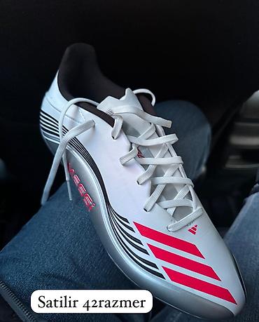 Butslar: Butslar Adidas, Ölçü: 42, Yeni — 1