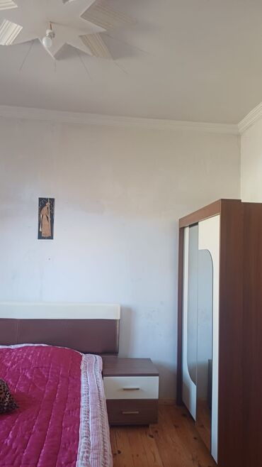 Yeni tikili: Avtazavodda 1ci küçədə ev satılır, 3 otaq, yolun qırağı, Qiymətdə — 8